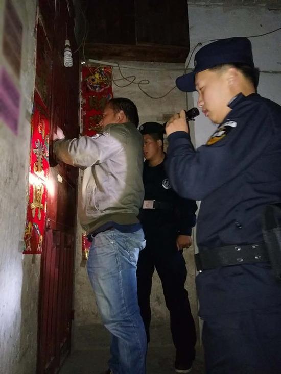 宝鸡粗心妈妈误将幼女锁家中 